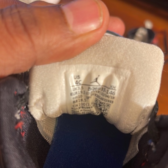 Kids Air Jordan - Picture 3 of 5